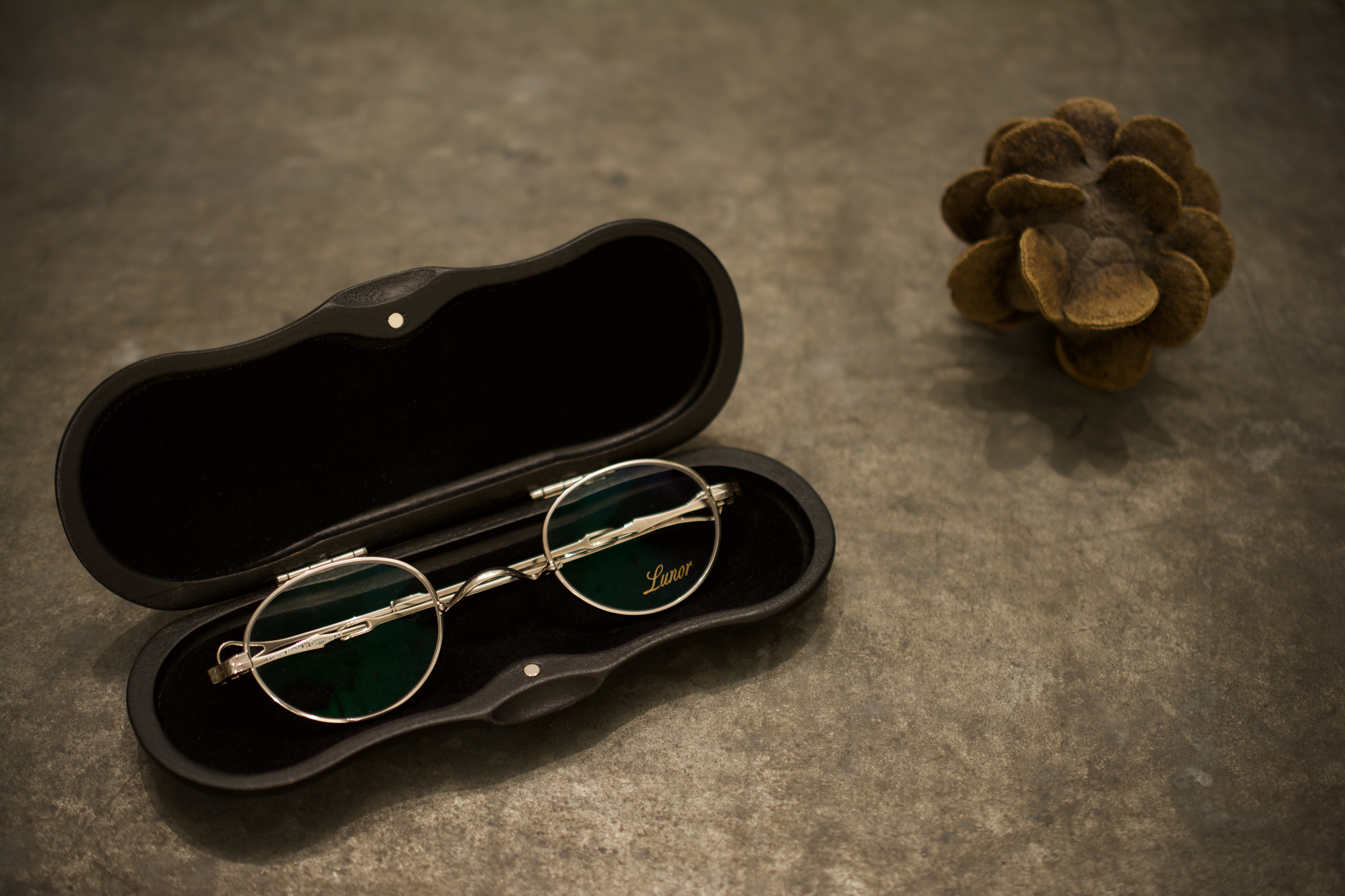 スイス堂 スイスドウ メガネ 眼鏡 めがね 眼鏡屋 メガネ屋 サングラス 時計 時計屋 東京 仙川 東京 調布 京王線 つつじヶ丘 千歳烏山 成城 世田谷 アンバレンタイン ANNEetVALENTIN マイキータ MYKITA ディータ DITA トムブラウン THOMBROWNE テオ THEO トラクション TRACTION レスカ LESCA ジャポニスム JAPONISM ベセペセ BCPC ミューゲ MUGUET スペックエスパス SPECESPACE オークリー OAKLEY エフェクター EFFECTOR マサヒロマルヤマ MASAHIROMARUYAMA ユウイチトヤマ YUICHITOYAMA デュアル DJUAL マイスドロートウキョウ MicedrawTokyo タレックス TALEX カールツァイス Carl Zeiss セイコー SEIKO ホヤ HOYA ニコン NIKON 二デック NIDEK 無相創 大杉漣 大杉隼平 日本 福井 福井県 鯖江 鯖江市 フランス パリ ドイツ ベルリン ベルギー アントワープ アメリカ ニューヨーク ロサンゼルス 古道具 アンティーク ビンテージ 無垢材 オーク インダストリアル 多肉植物 多肉 サボテン 水耕栽培 ドライフラワー アグラオネマ 花 店舗改装 SEYRIG Lesca LUNETIER “Vintage Crown Panto Black 6mm” MYKITA DAMIR DOMA BRADFIELD 丸めがね 工場 鯖江 金沢 福井県 BARNS SEIKO 銀座 時計塔 WAKO 全国一位 表彰 Lunor ルノア ドイツ